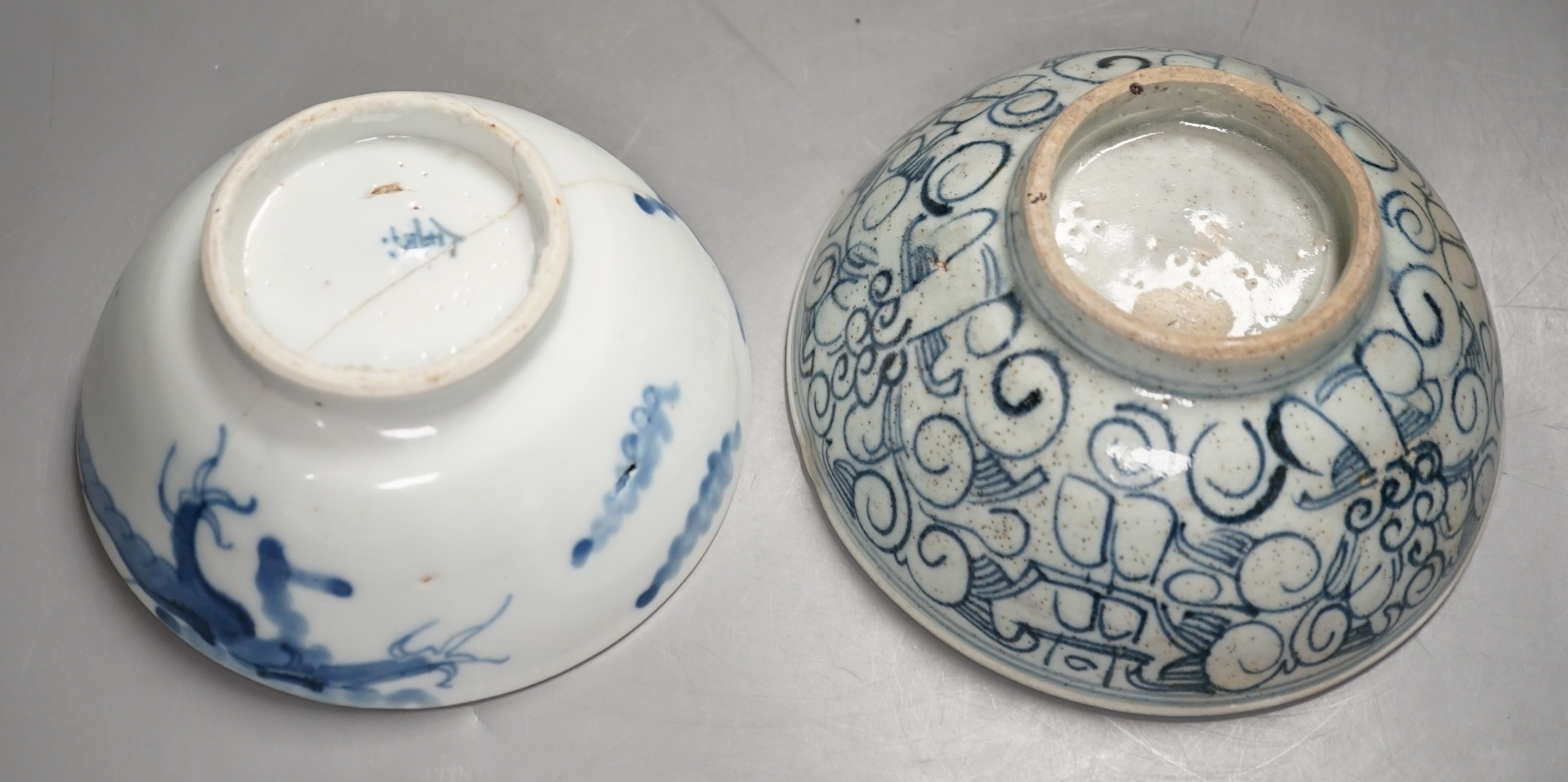 2 Chinese blue and white bowls, 15 cms diameter.